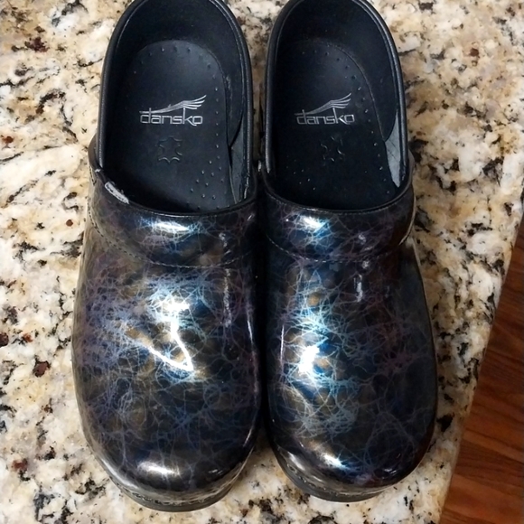 Dansko clog. Iridescent color. - Picture 1 of 7